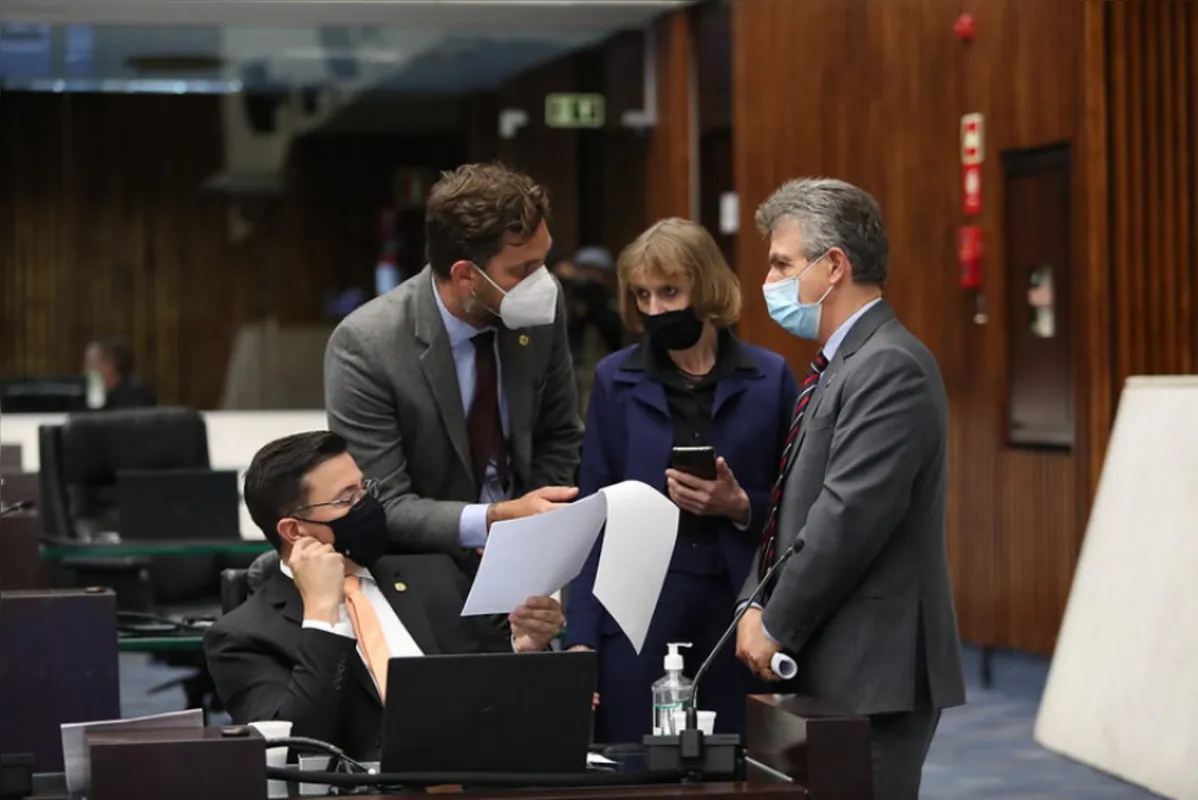Imagem ilustrativa da imagem Oposição entra com ADI contra lei que proíbe passaporte da vacina