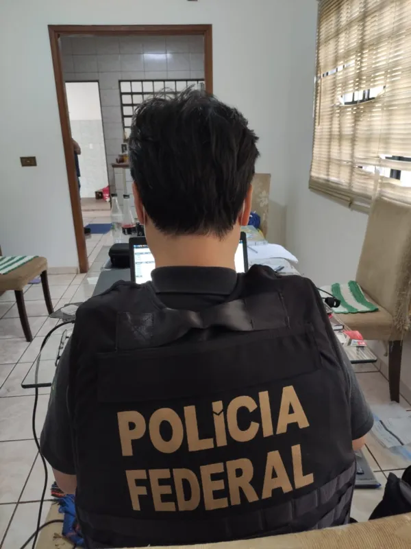 Foi cumprido um mandado de busca e apreensão e realizada uma prisão em flagrante na região oeste de Londrina.
