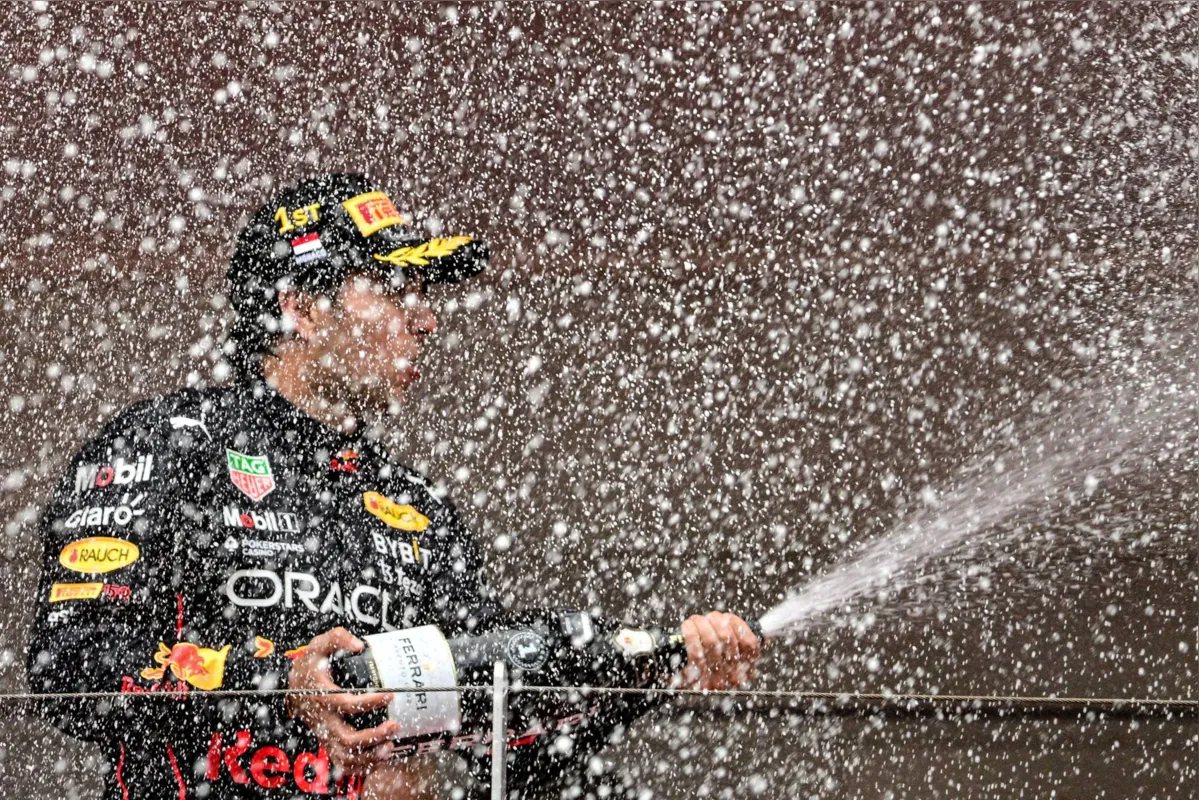 Pérez contou com estratégia certeira da Red Bull para chegar na frente