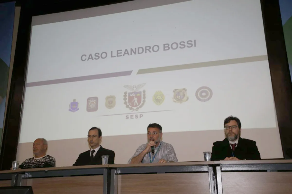 Em coletiva nesta sexta-feira em Curitiba, o secretário da Segurança Pública, Wagner Mesquita, afirmou que as chances de as amostras serem de Leandro são de 99,99%.