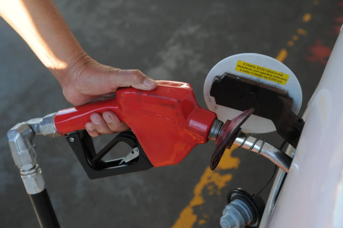 alta no preço dos combustiveis - gasolina - etanol - fotos: gustavo carneiro - folha de londrina - 08/10/21