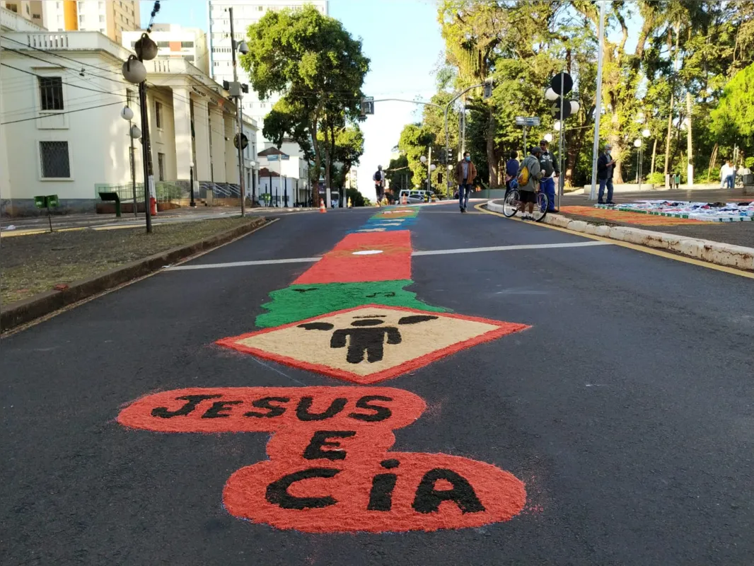 Imagem ilustrativa da imagem Procissão de Corpus Christi reúne milhares de fiéis em Londrina
