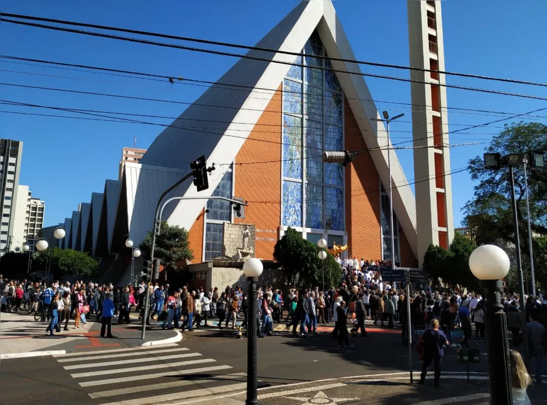 Imagem ilustrativa da imagem Procissão de Corpus Christi reúne milhares de fiéis em Londrina