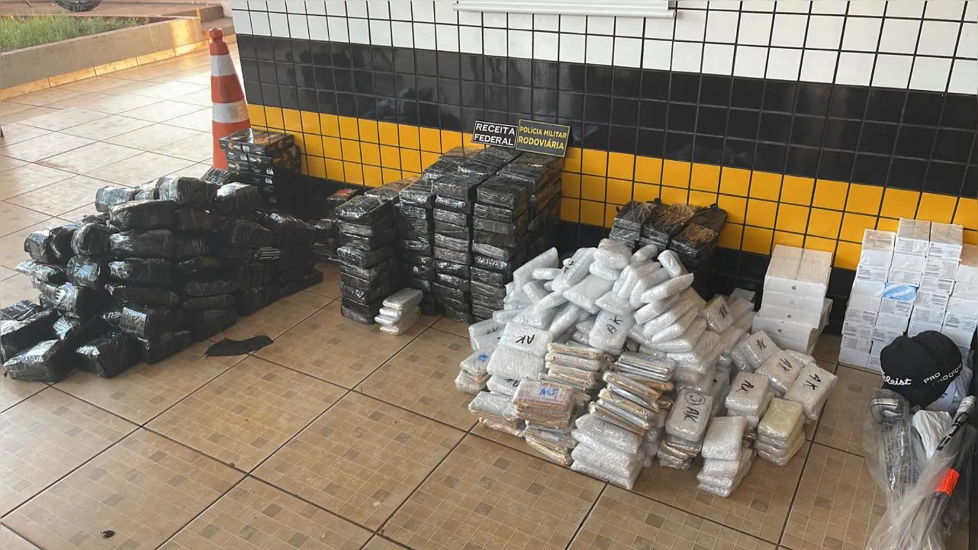 Foram encontrados smartphones de última geração, tablets, HDs e memórias para computadores, avaliados em R$ 1,5 milhão.