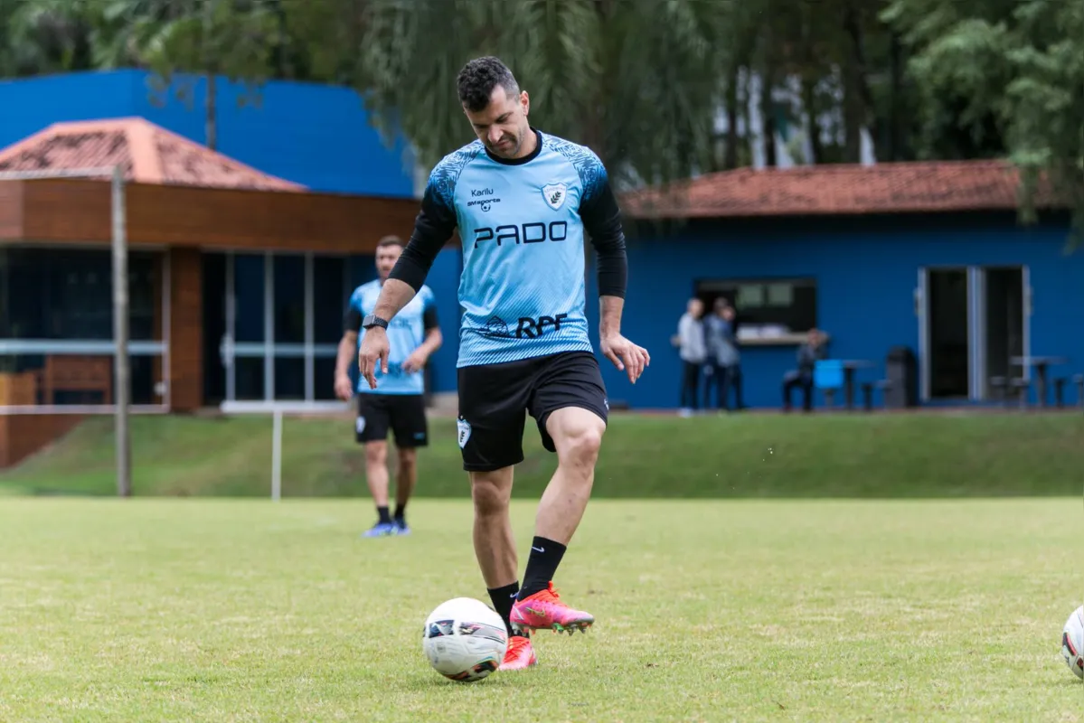 Eltinho voltou a ser titular diante do Operário e será mantido na lateral-esquerda no jogo com a Chapecoense