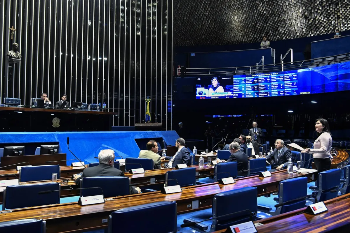 Imagem ilustrativa da imagem Senado aprova PEC Kamikaze e inclui benefício a taxistas