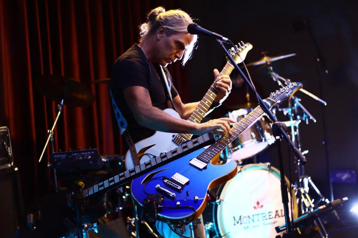 O guitarrista Marcinho Eiras , que tocou com grandes nomes como Ivan Lins e Toninho Horta, também participa do show