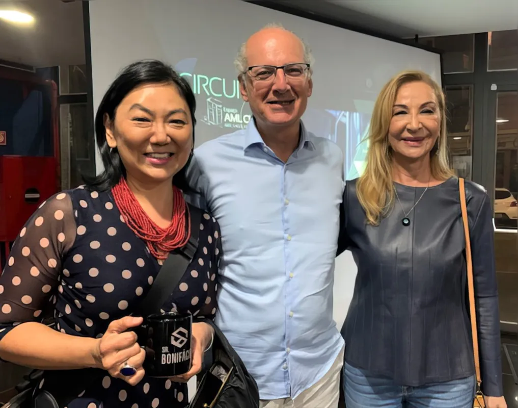 A presidente da AML, Beatriz Tamura, com Eduardo Sahão e Cristina Sahão