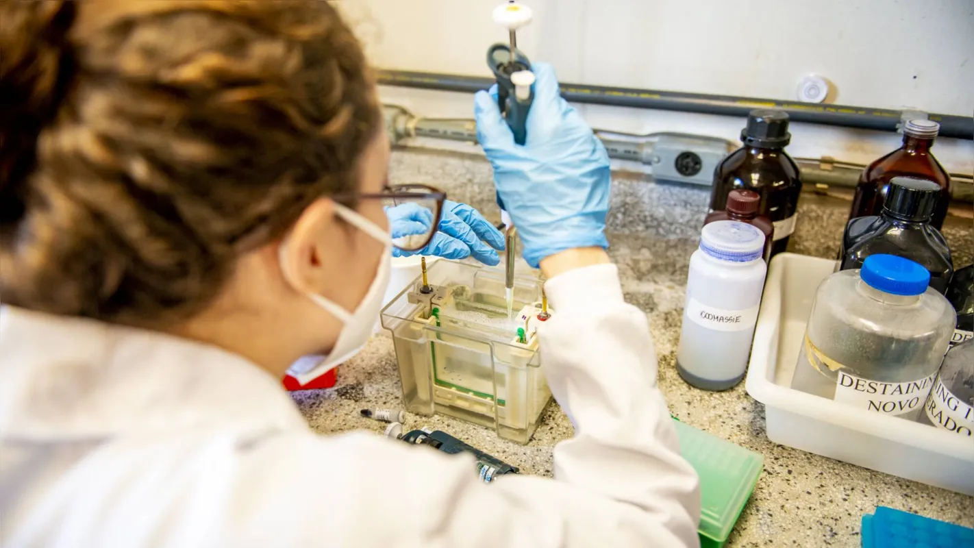 Desde 2020, pesquisadores da universidade desenvolvem uma vacina 100% nacional e com baixo custo de produção, para o combate da Covid-19 e de outras doenças.