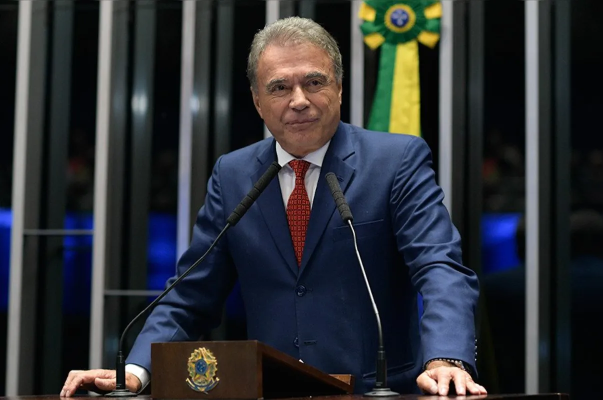 Alvaro Dias está no terceiro mandato consecutivo de senador