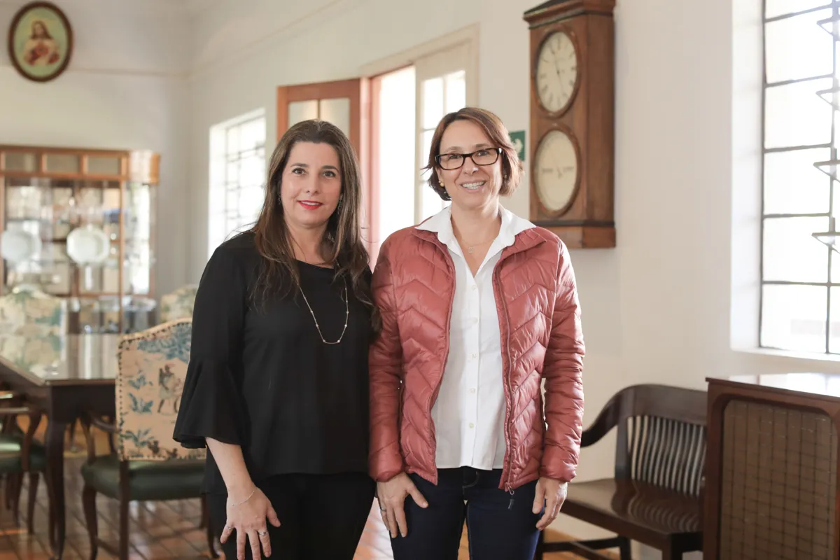 Alessandra Andrade Vieira e a diretora do Museu Histórico de Londrina, Edméia Ribeiro