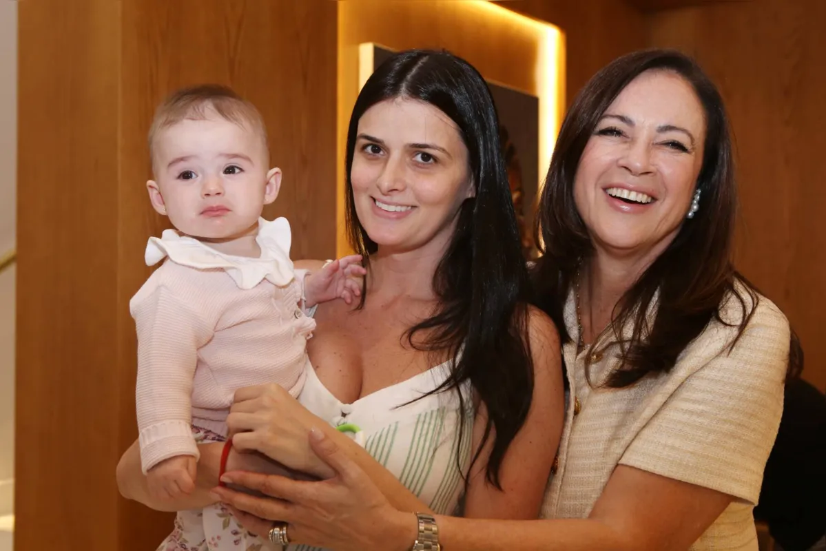 Gabriela Nantes Lukenczuk, a filha Vitória e Marilze Fleury