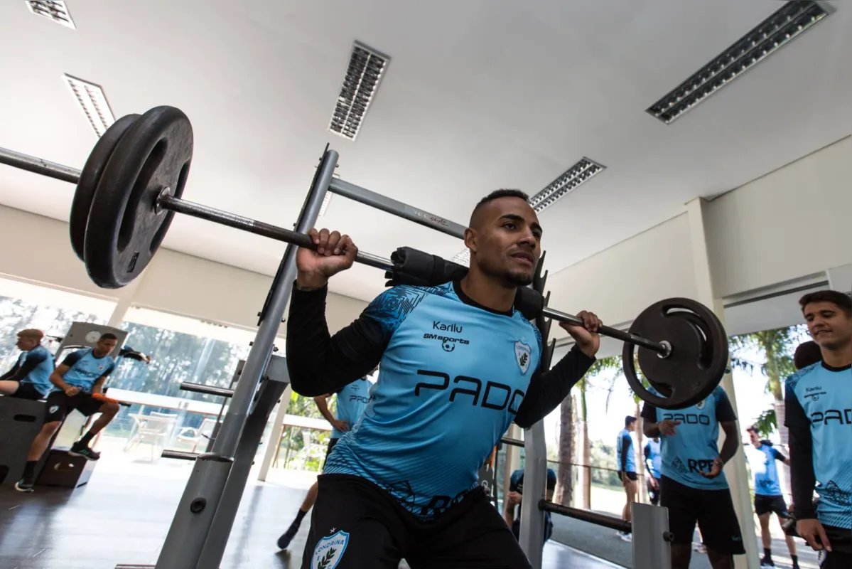 Volante Jean Henrique já voltou a treinar normalmente no LEC