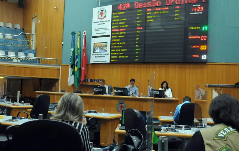 Os vereadores e as vereadoras da Câmara de Londrina se reuniram na tarde desta quinta-feira (30) para a 42ª sessão ordinária de 2022.