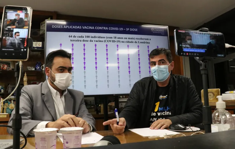O secretário Machado e o prefeito Marcelo Belinati destacaram que a pandemia ainda não acabou
