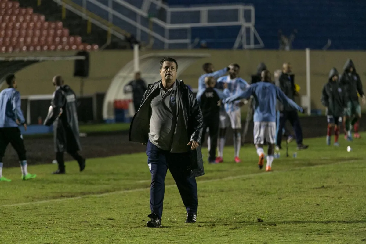Adilson Batista comemorou muito o empate com o Bahia e elogiou a atuação do time