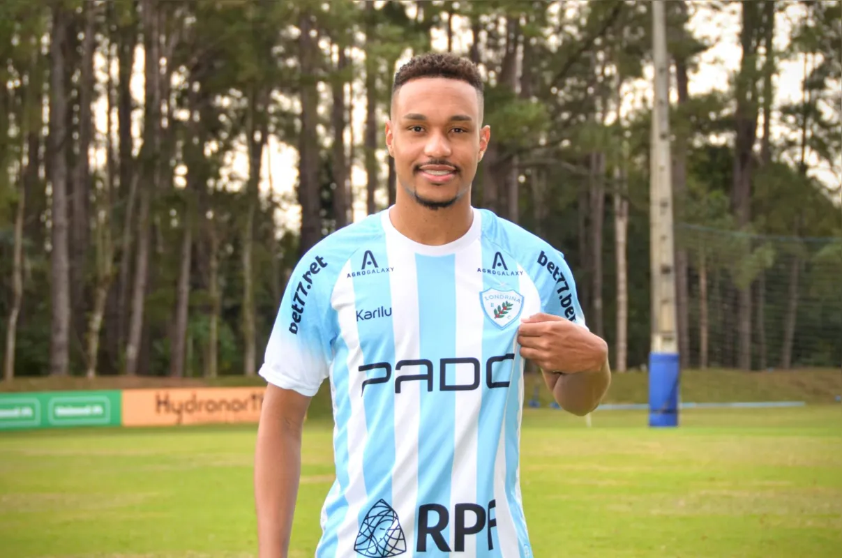 O meia Leandrinho chega por empréstimo do RB Bragantino