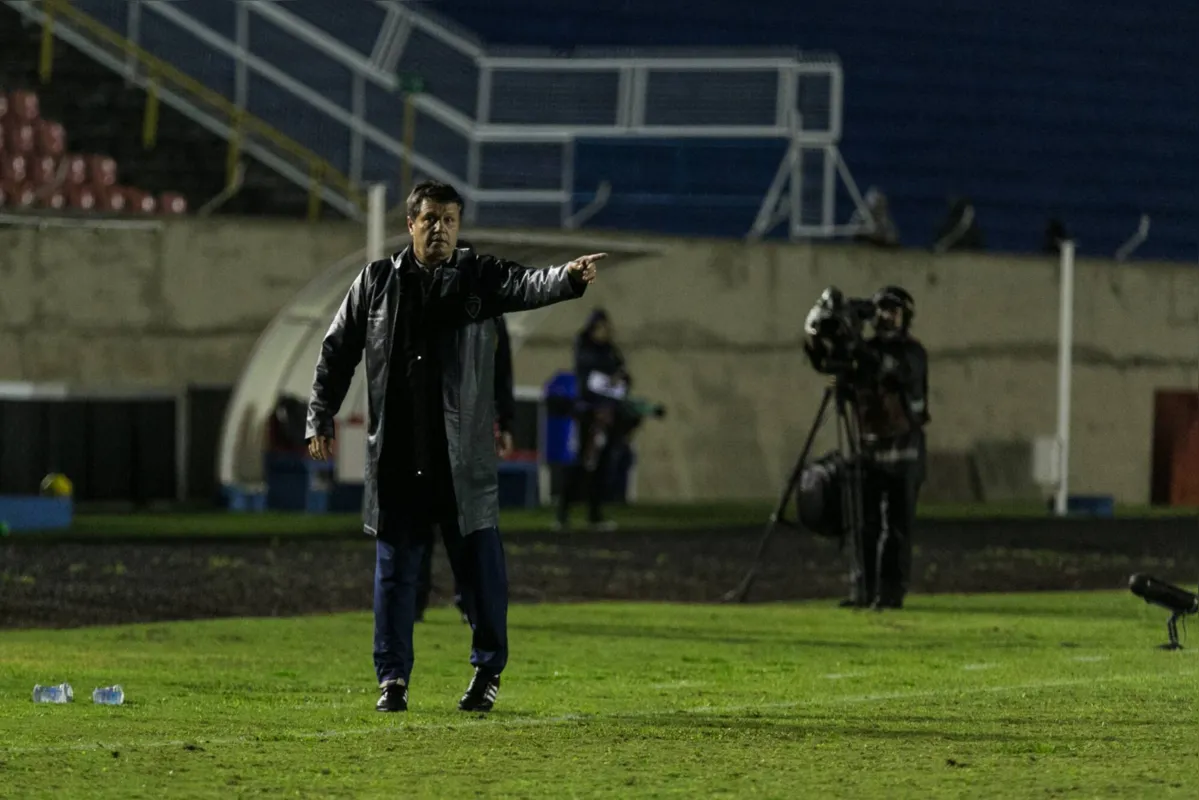 Derrota para o Cruzeiro foi apenas a segunda do Londrina no Café sob o comando de Adilson Batista