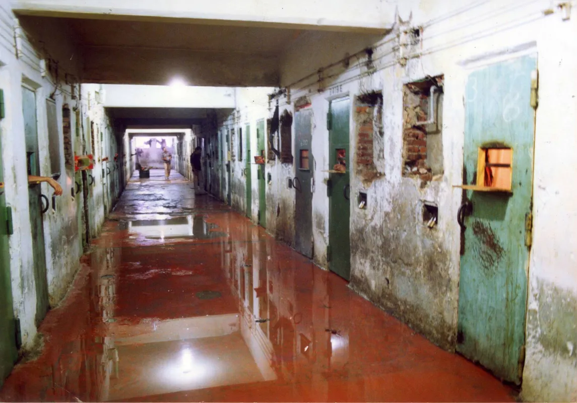 O massacre do Carandiru ocorreu em 2 de outubro de 1992 para conter uma rebelião na Casa de Detenção da zona norte da capital paulista