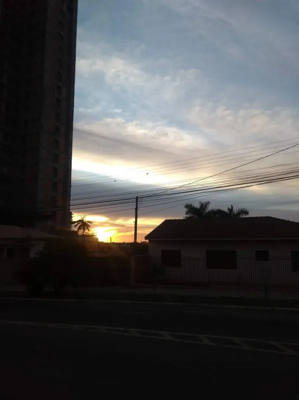 Imagem ilustrativa da imagem CIDADE FALA - Nascer do sol