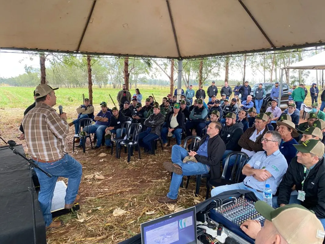 Dia de campo na Fazenda Flor Roxa tratou de mostrar a capacidade de transformação e restauração do sistema  ILPF