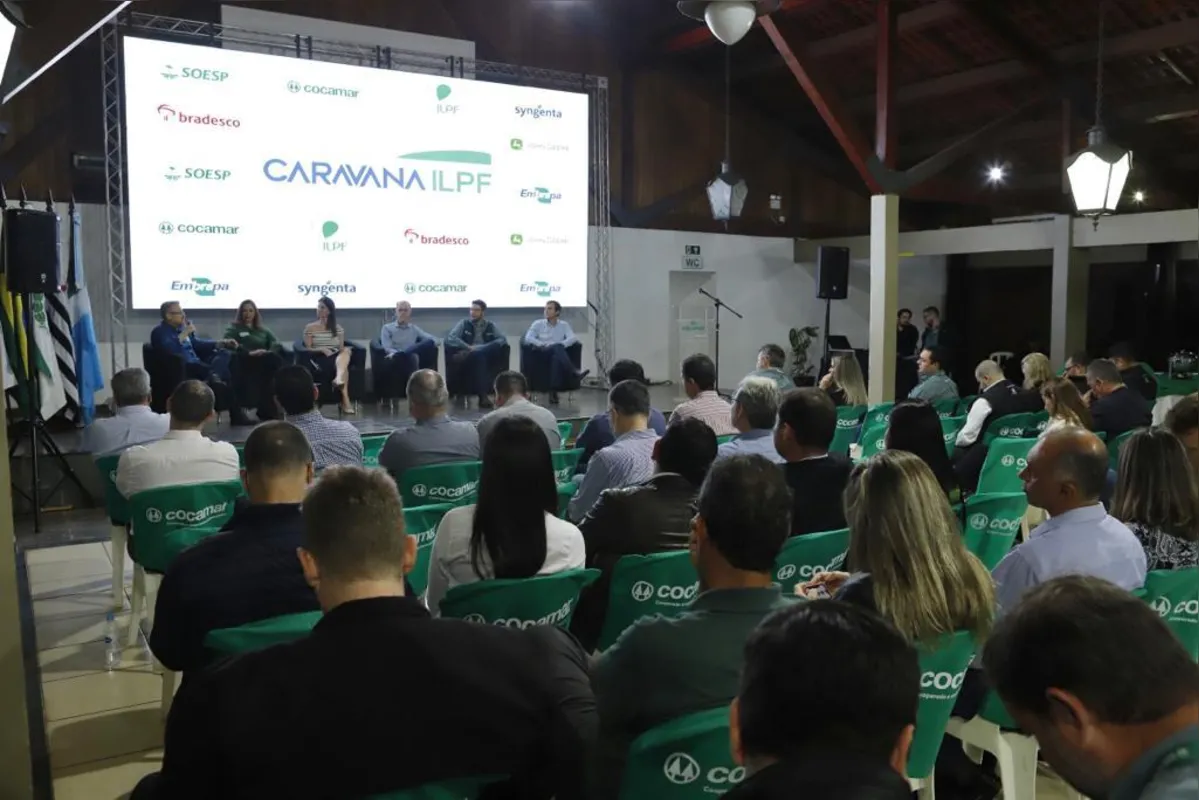A passagem da Caravana ILPF por em Maringá, na segunda-feira (8/8), constou da realização de uma oficina e uma apresentação que reuniu representantes da Rede ILPF e lideranças do agro regional