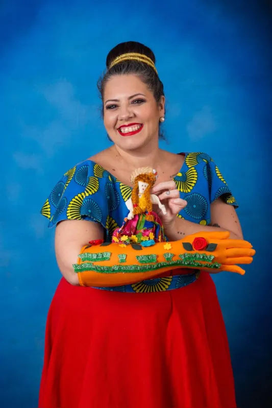 Camila Genaro, de Santos (SP), afirma que a contação de histórias abre diálogos profundos: “É na história, na brincadeira, que a gente se coloca no lugar do outro"