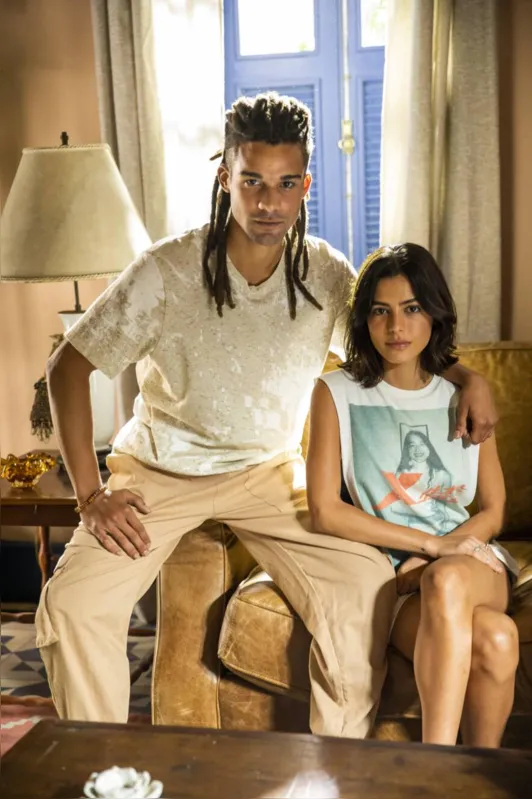 Marcelo ( Lucas Leto ) e Guta ( Julia Dalavia )