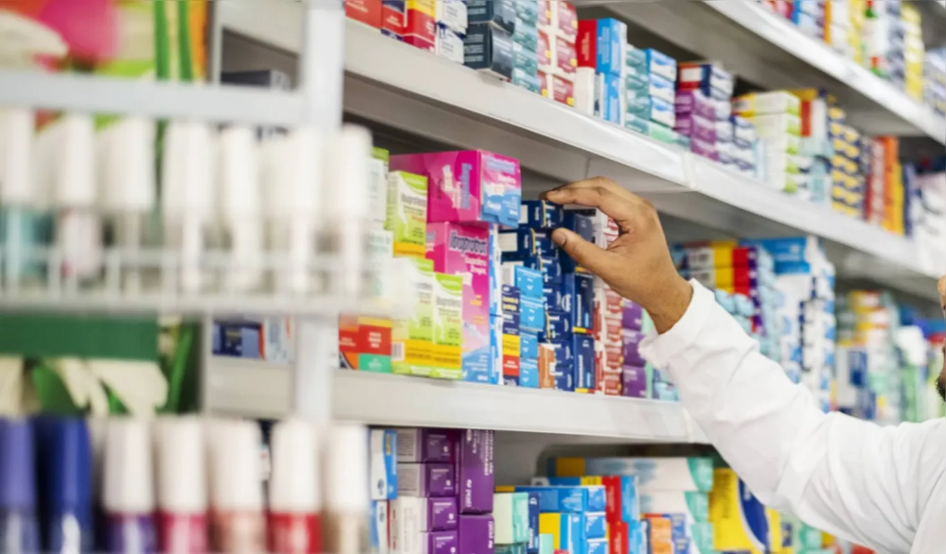 No cotidiano, o contato da maioria das pessoas com um farmacêutico é no balcão de uma farmácia