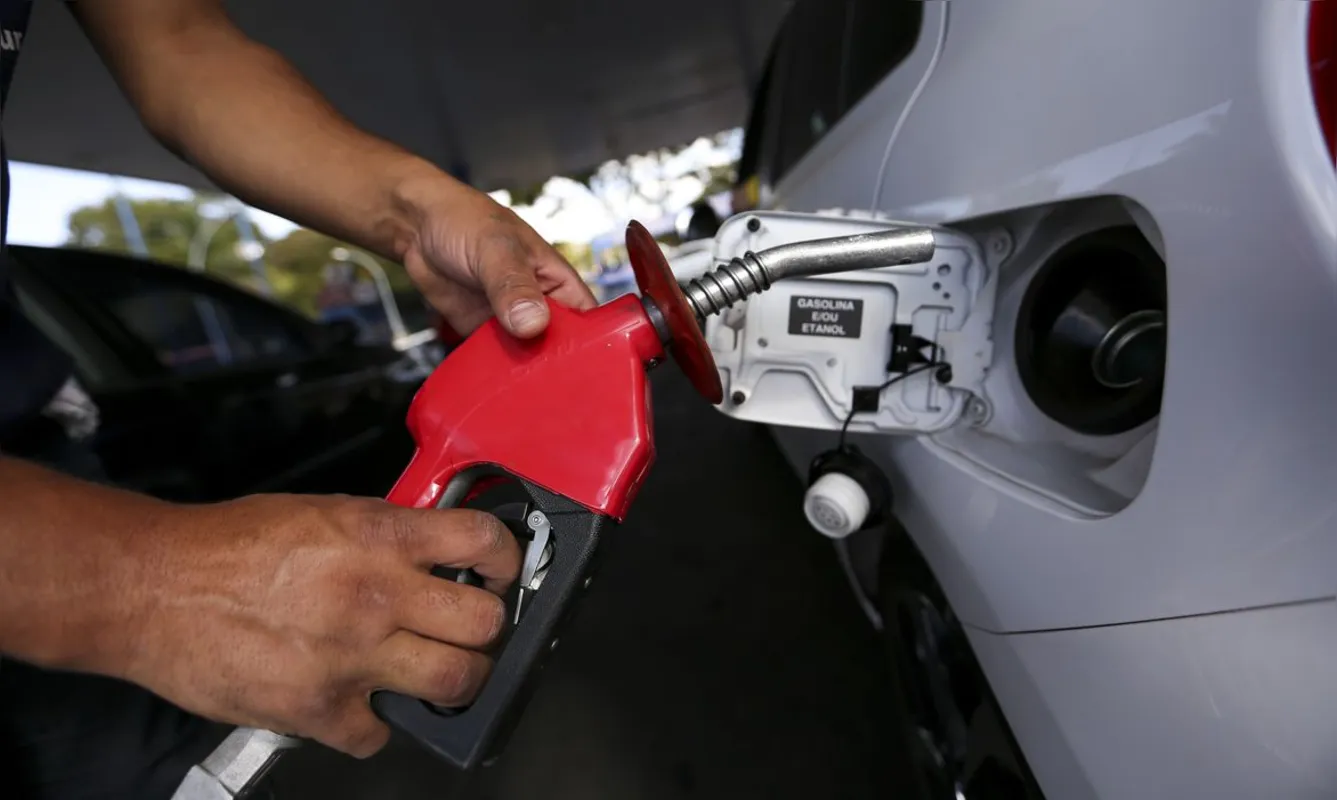 Imagem ilustrativa da imagem Gasolina segue mais cara que no exterior