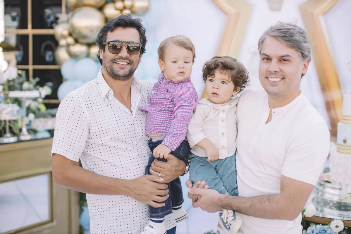 Diogo Berbel com filho, Bento, e Paulo Felipe e o aniversariante, Gonçalo