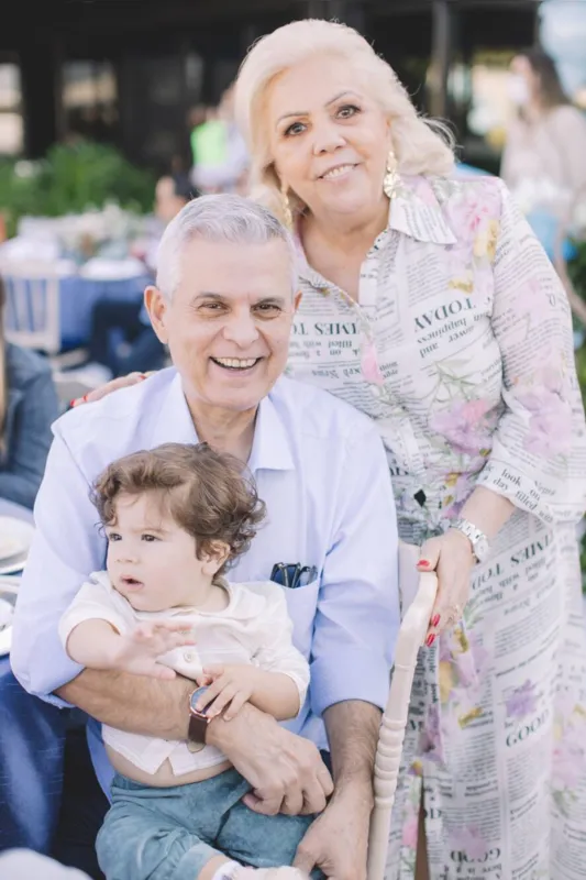 Gonçalo com os avós paternos, Eliana e Paulo Cézar Felipe