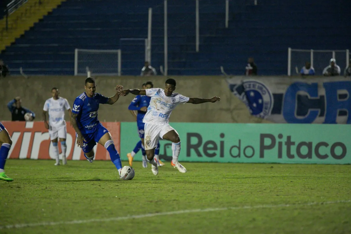 Imagem ilustrativa da imagem LEC sai na frente, toma dois gols no fim e perde para o Cruzeiro