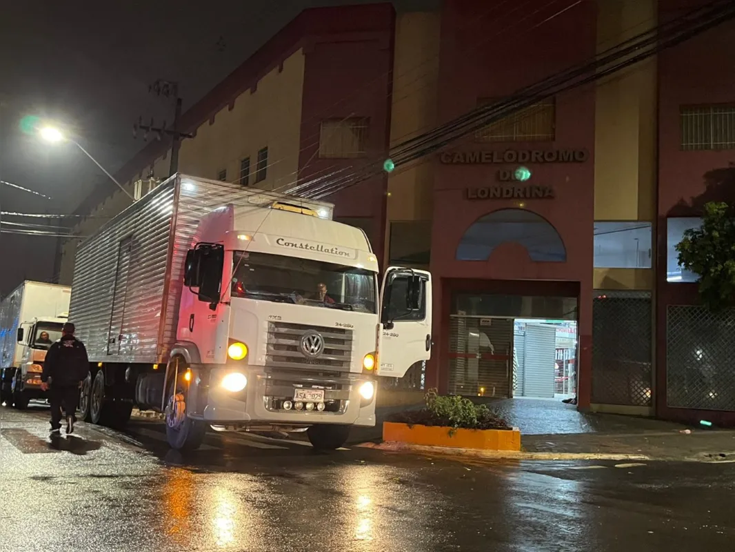 Ação da polícia e da Receita Federal em Londrina começou as 6 horas