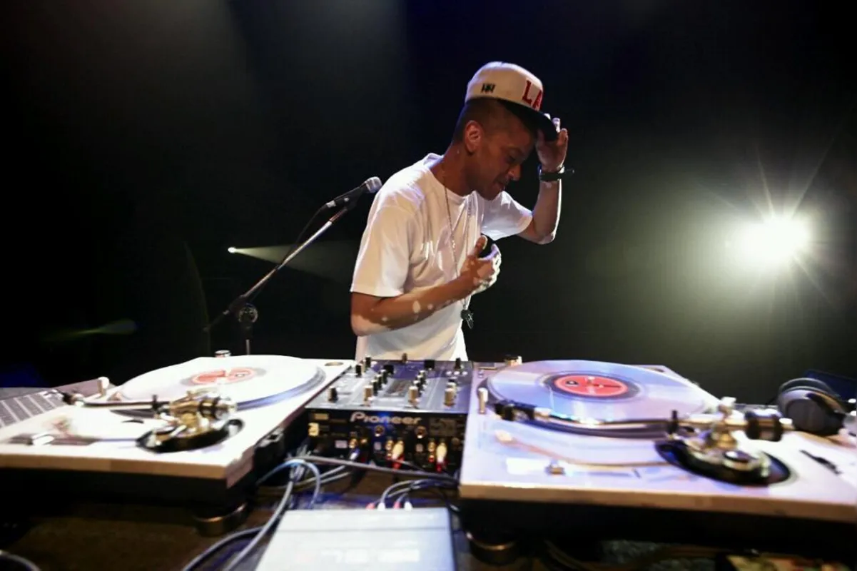 O DJ KL JAY chega a Londrina no mês de celebração do movimento hip hop, ele já esteve na cidade outras vezes