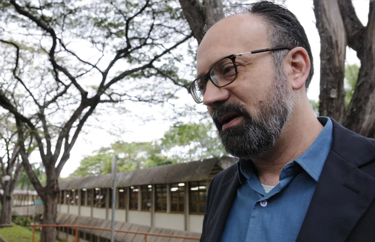 cidades feira das profissoes uel ft saulo  ohara folha de londrina 26 06 2018
personagem
reitor uel