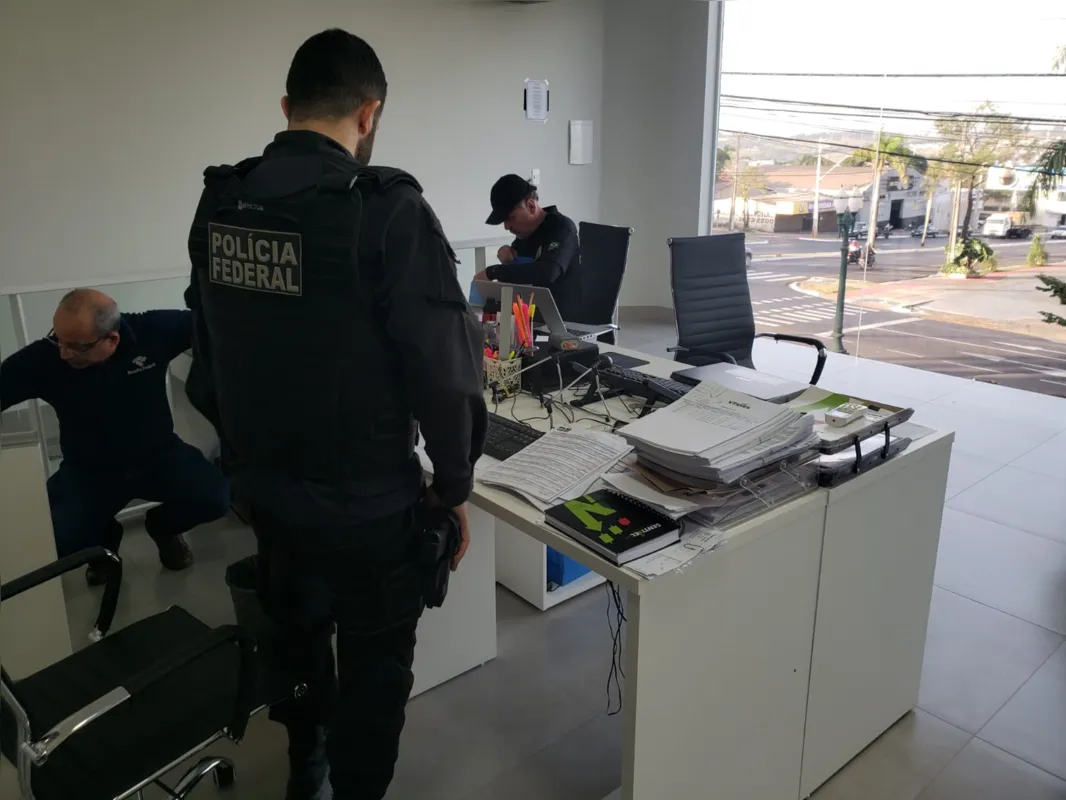 A líder do esquema, que residia em Umuarama (Noroeste), alegou que iria migrar de “operações em bolsa de valores” para criação um “banco digital”.