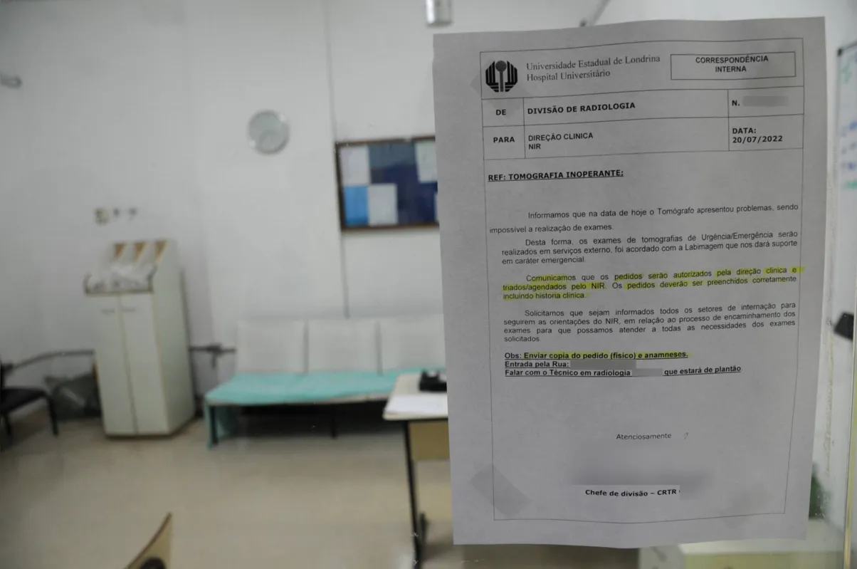 Um aviso foi afixado no hospital no dia 20 de julho e informa que o aparelho está inoperante