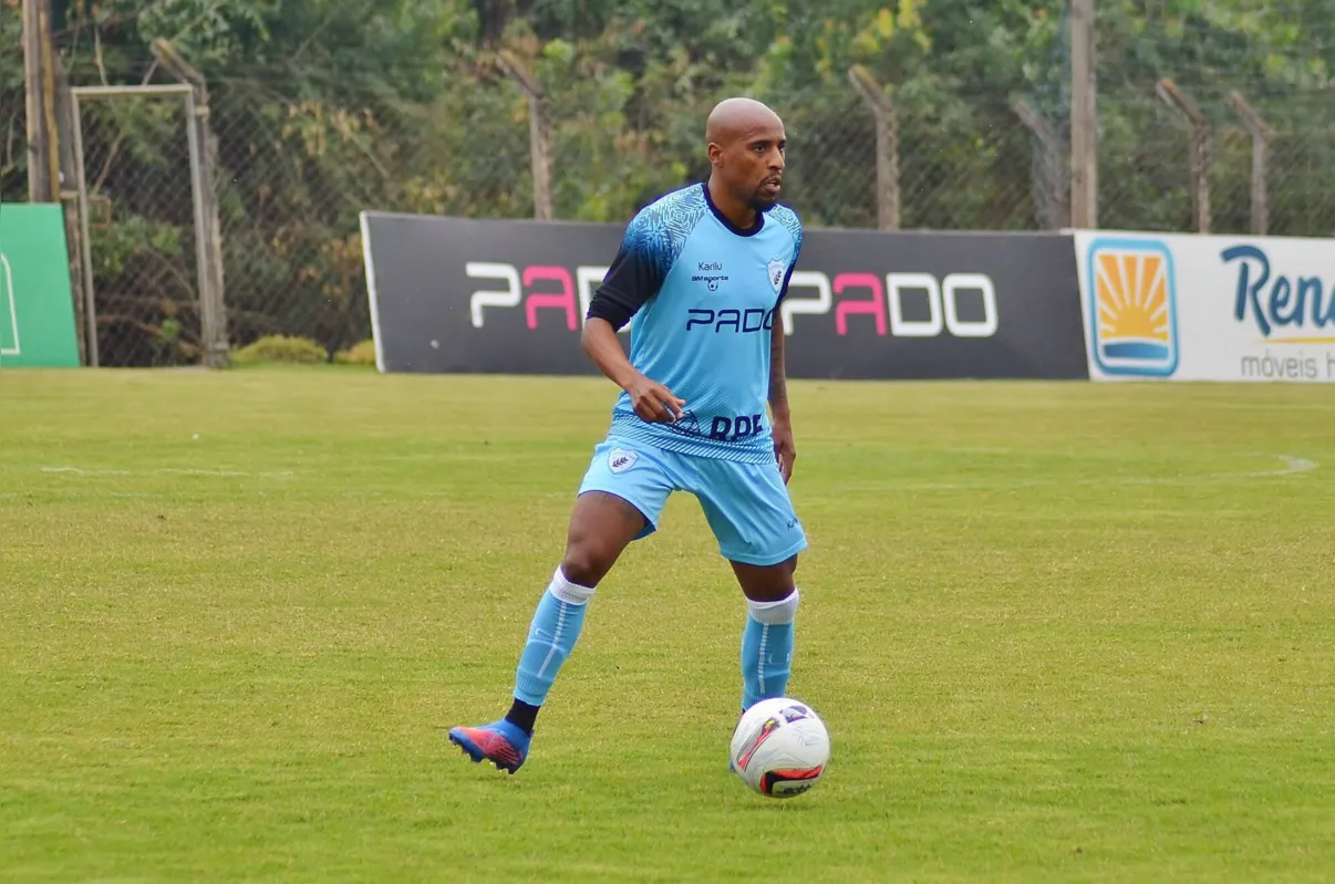 Recém-contratado, o lateral Jeferson deve fazer a sua estreia no LEC no sábado diante do Novorizontino