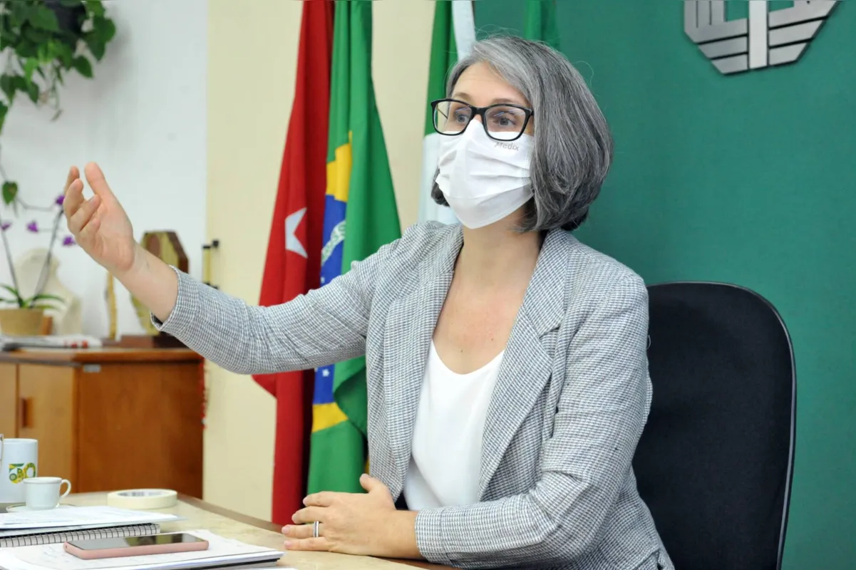 A reitora Marta Favaro