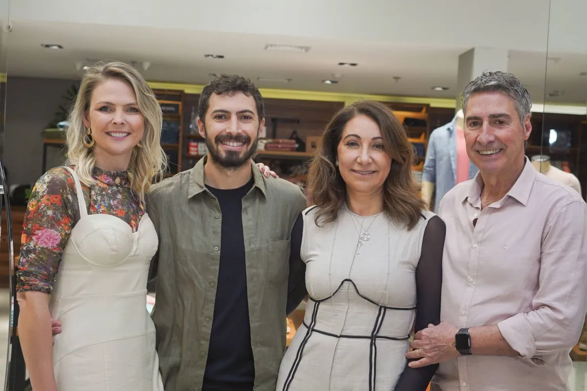Os anfitriões Jackeline, Pedro, Graziela e Mauro Fuzzo