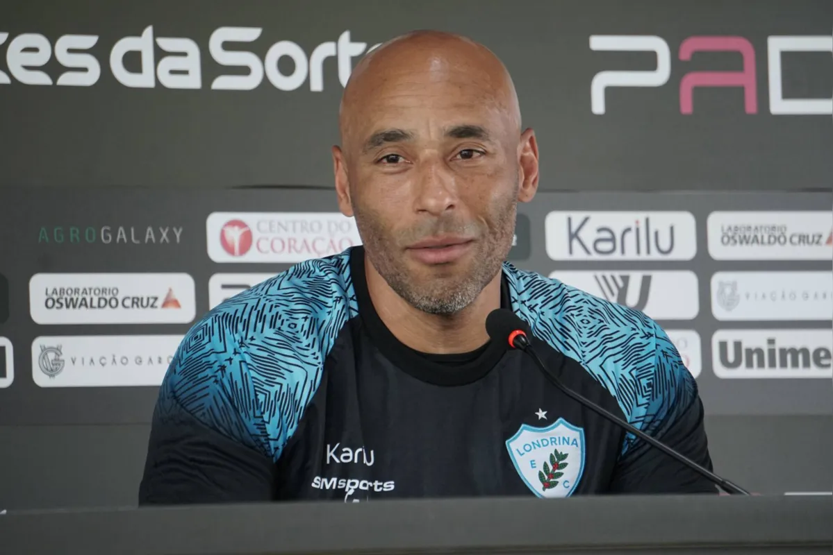 Técnico Edinho concedeu entrevista nesta sexta no CT e falou do Rei Pelé: "gostaria muito de inspirar para celebrar a vida dele"
