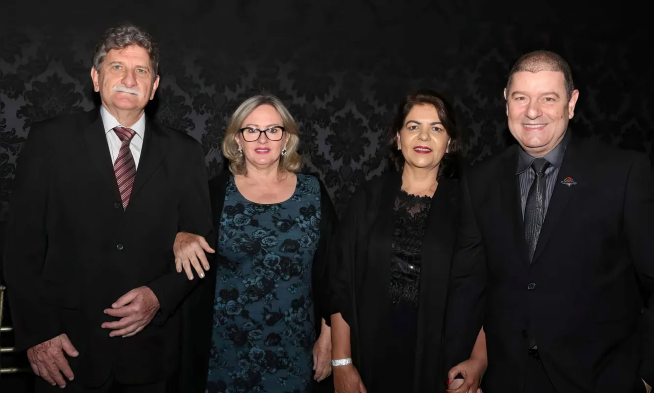 Presidente do Conselho Deliberativo Laércio de Oliveira e a esposa Ana Lúcia e o casal anfitrião Rosely Castilho e Carlos Castilho