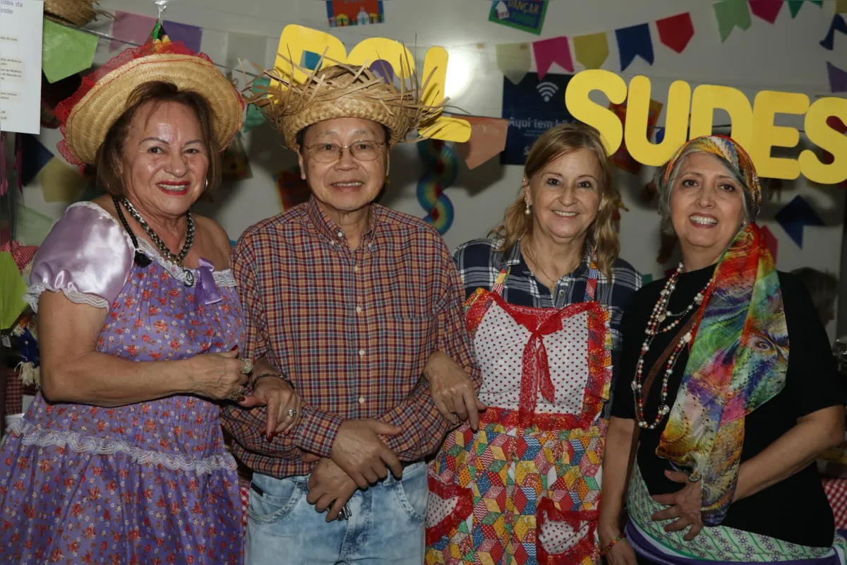 Neiva Ortolani, Paulo e Felícia Watanabe  com Ana Claudia Duarte Pinheiro, presidente do Rotary Club de Londrina Sudeste