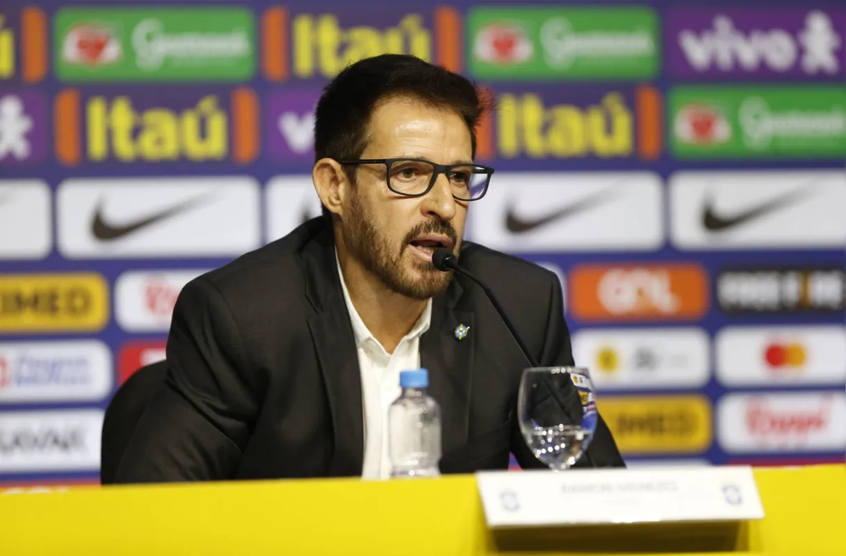 Ramon Menezes, técnico interino da seleção brasileira: tem essa liberdade de ousar com os novatos