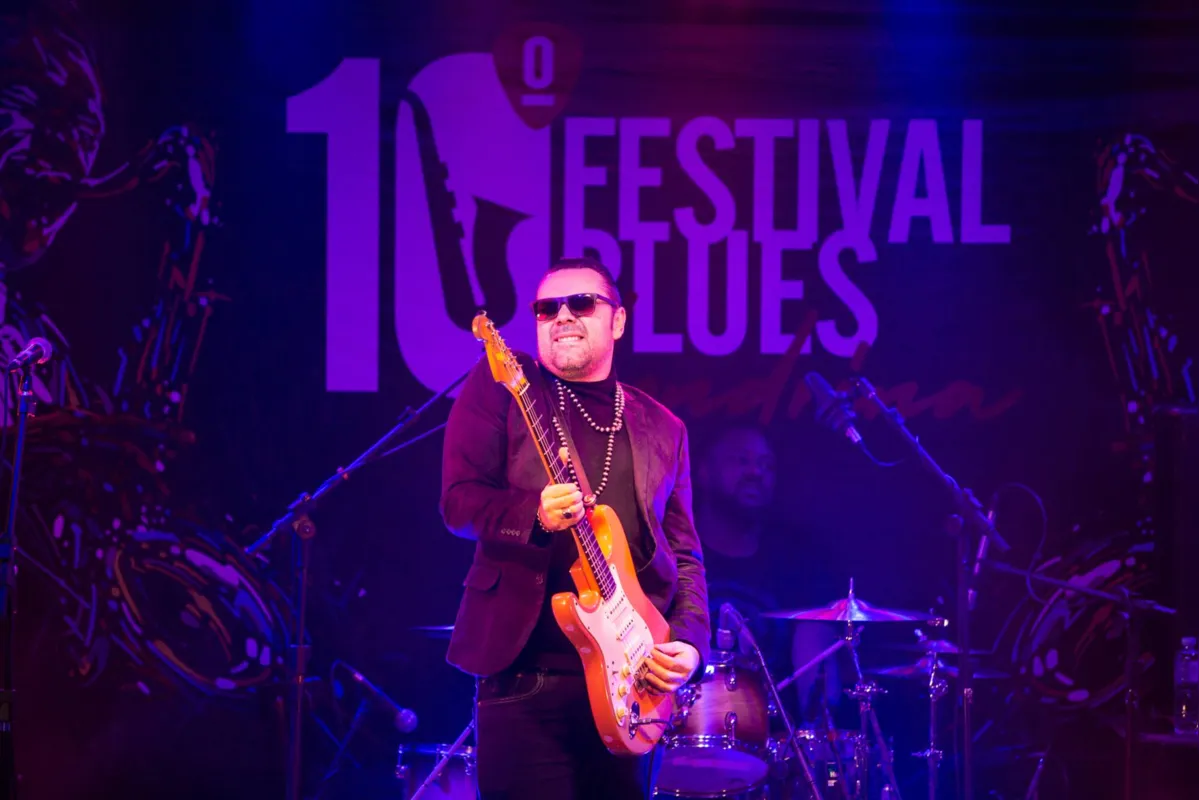 Igor Prado  se apresenta na abertura do 13º Festival Blues de Londrina coma banda Just Groove