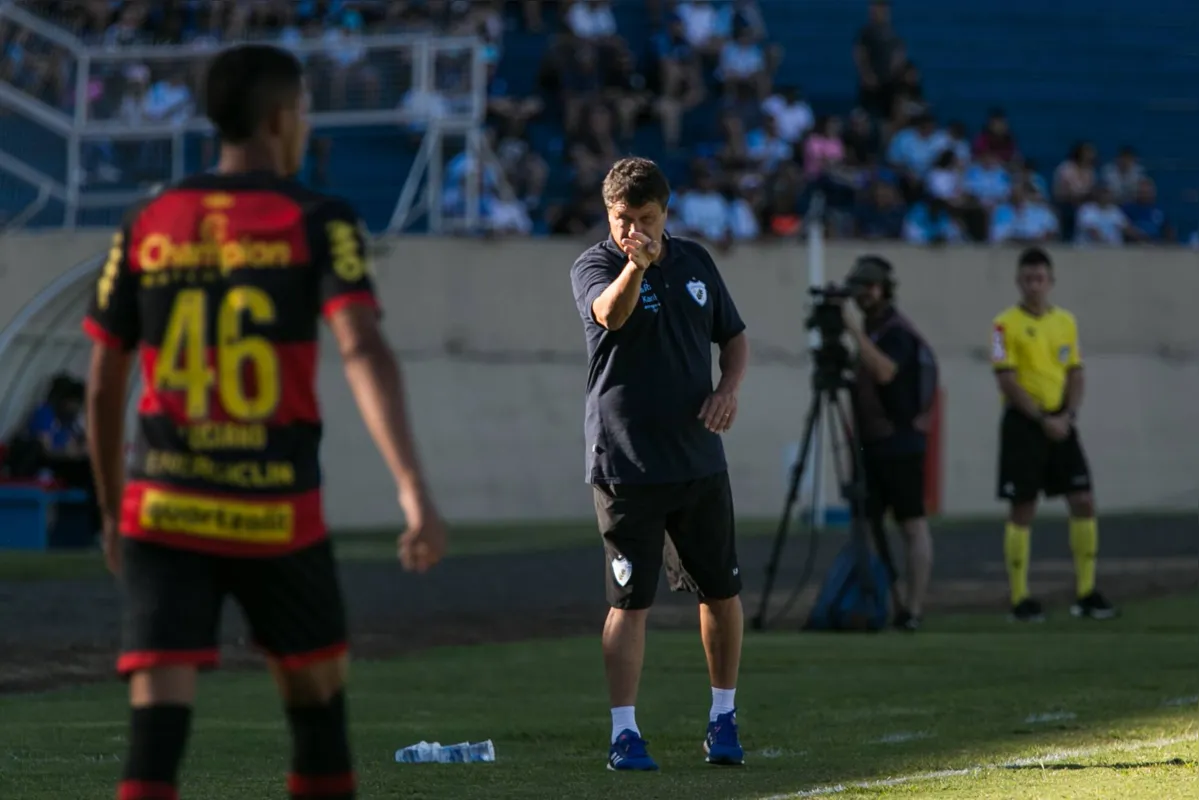 A vitória sobre o Sport foi a despedida de Adilson Batista do comando do Londrina na série B
