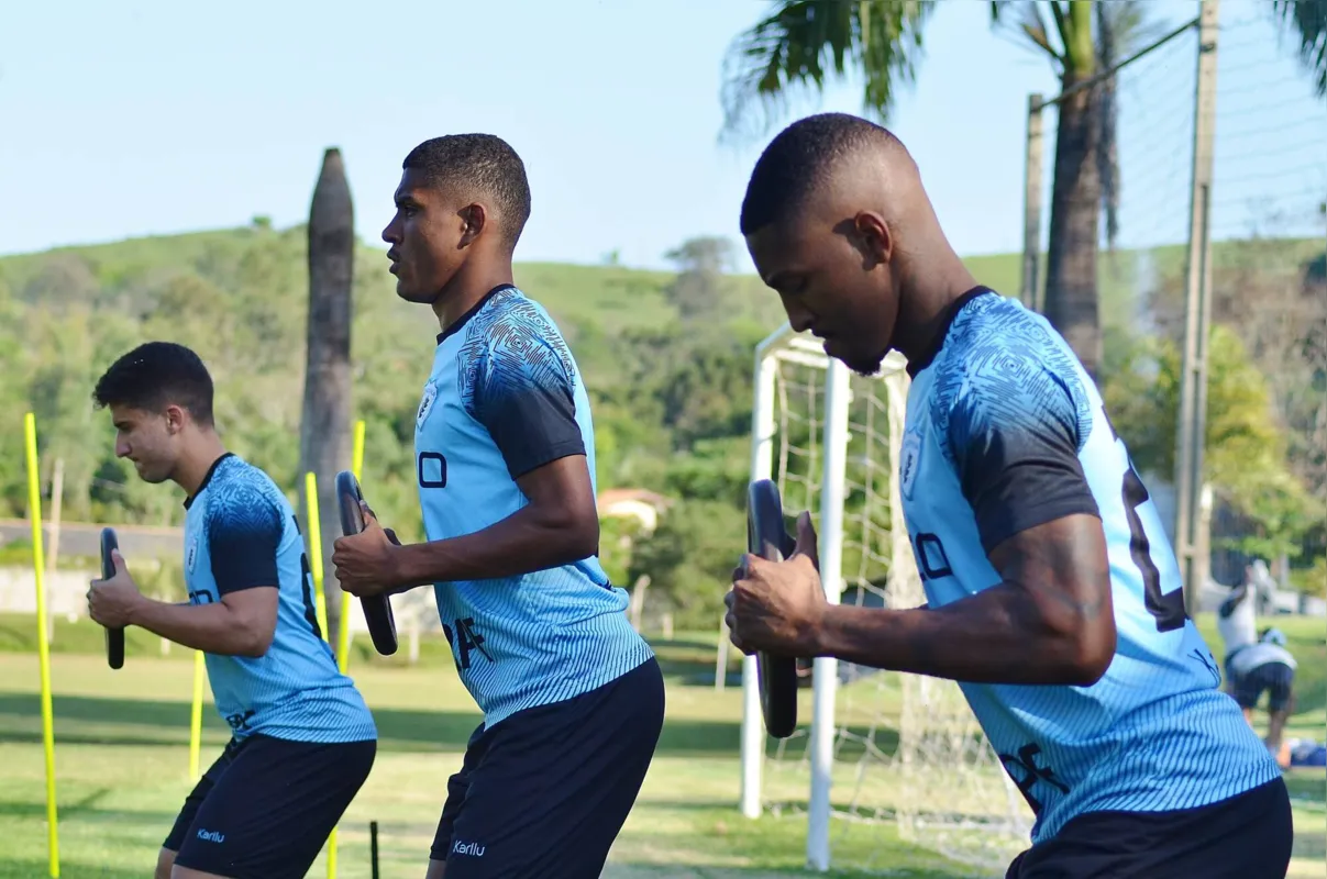 Os atacantes Victor Daniel, Danilo Peu e Gabriel Santos são opções para o técnico Adilson Batista para o duelo com o Grêmio