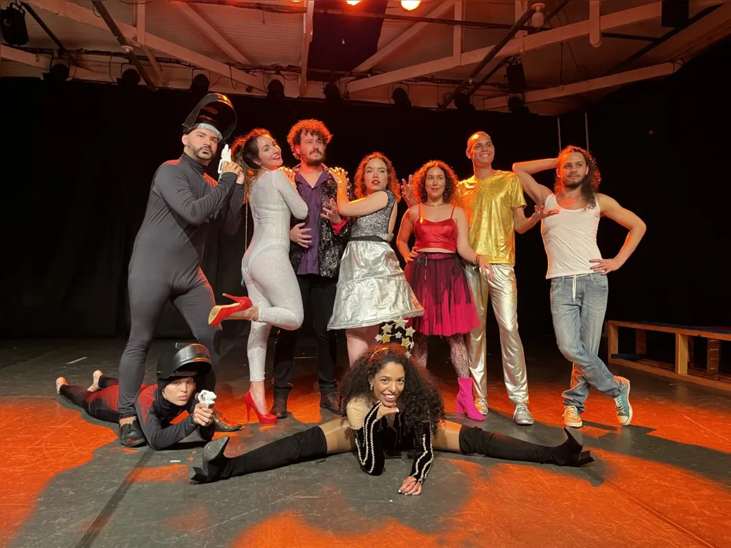 'O Clara", com alunos da Escola Municipal de Teatro, fica em cartaz de  domingo (11) até o dia 16