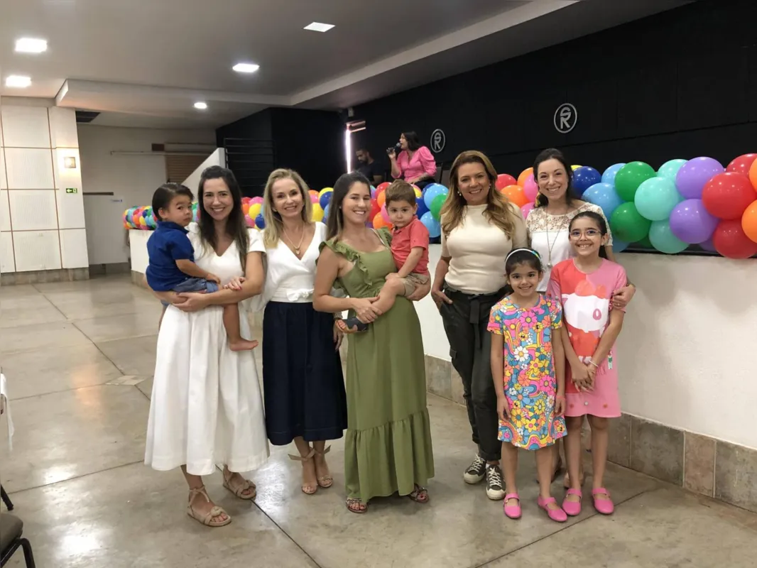 Ana Vitoria E Theo Ikehara, Luciana Pagan, Alexandra e Sergio Neto Fonseca, Elaine Parra El-Kadre, Juliana Silveira e as filhas Eduarda e Fernanda
